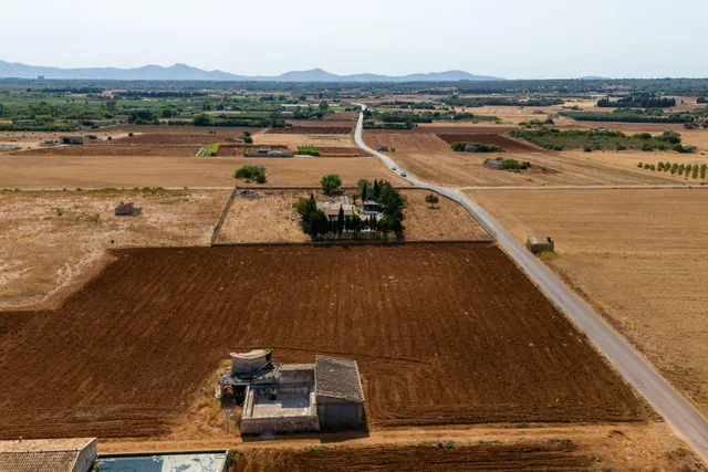 ESPECTACULAR FINCA RÚSTICA CON MOLINO EN MURO — 45
