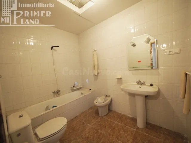 *Casa de planta baja con 255m2 Y 10m de fachada, junto a Gar - foto 4