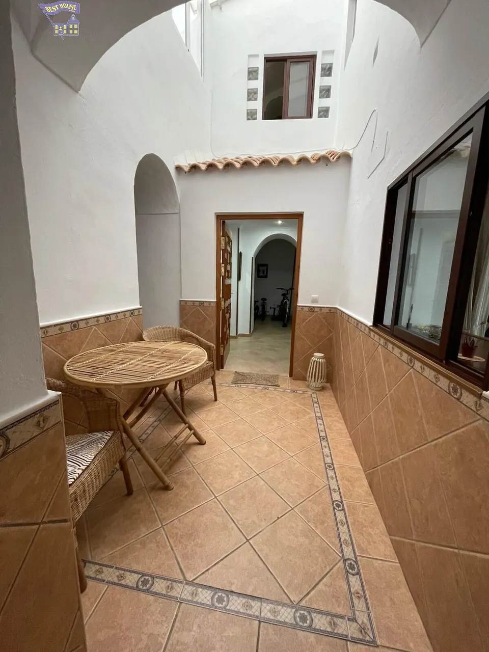 SE VENDE CASA EN ZONA DEL BARRIO BAJO