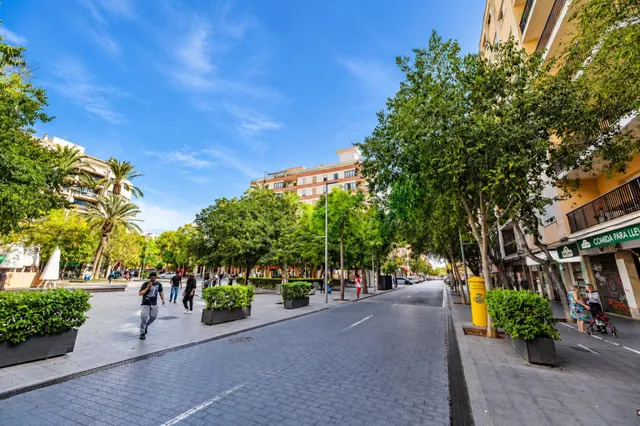 Oportunidad única junto a la plaza París! 7º piso con terraza, mucha luz y vistas despejadas. Posibilidad de aparcamiento. — 26