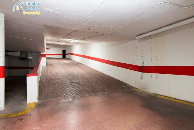 Camino de Ronda cercano a Caleta. Plaza de garaje en venta con acceso en rampa a 15.000€ cada una. A — 18