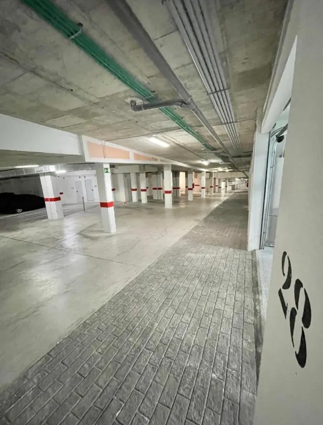Amplio Adosado en Calas de Santiago Bernabeu , 3 dorm. 3 baños , Garaje , Piscina comun. etc. — 23