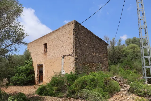 MASIA RUSTICA EN DOS HECTAREAS DE TERRENO ZONA POU DE BECA — 7