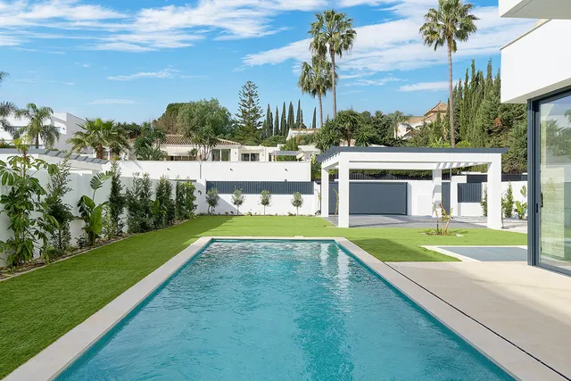 Chalet 4 habitaciones 361m² en venta - Costa Del Sol — 28