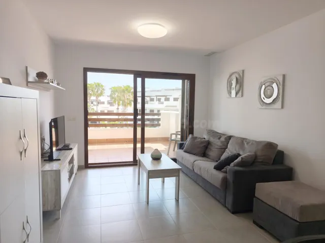 Amplio apartamento de 3 dormitorios a 600 metros de la playa y servicios — 6