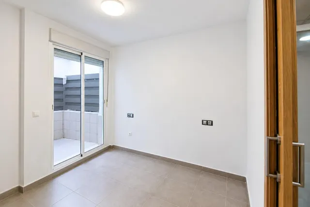 Vivienda en dos alturas con terraza privada y pérgola en Alaquàs — 9