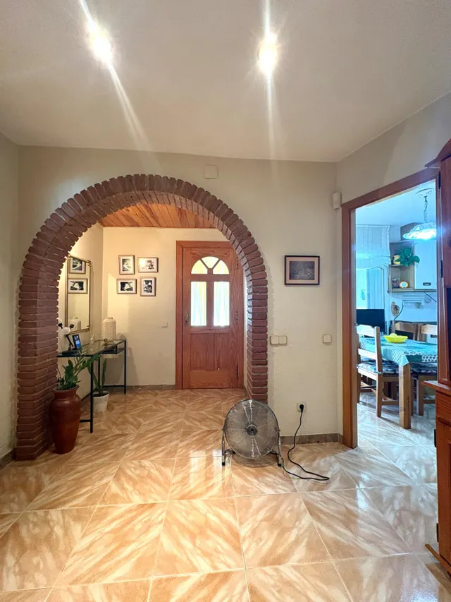 Torre con piscina en parcela llana de 845m2 — 12