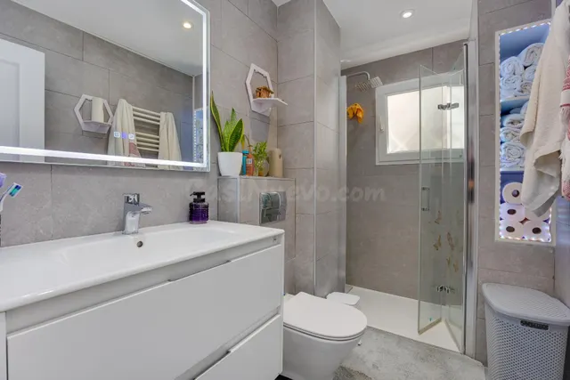 Bungalow planta alta reformado, en residencial con piscina comunitaria — 5