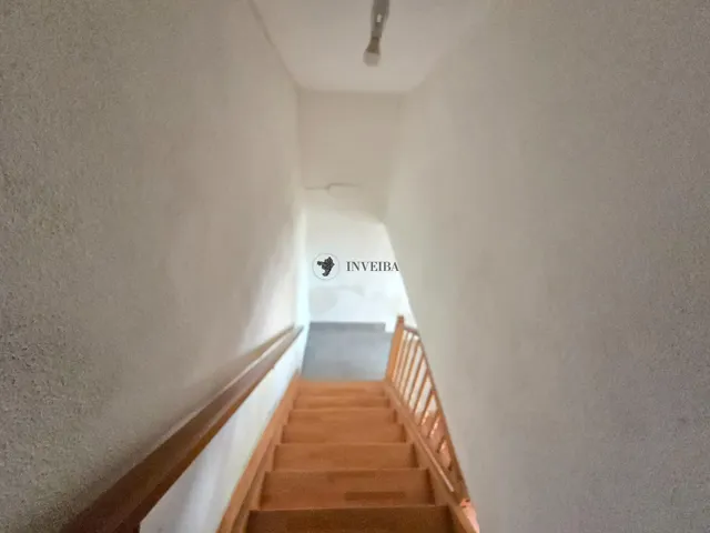 casa rodeada de zona verde — 23
