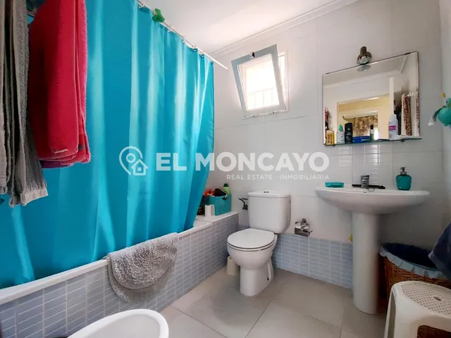Fantástico apartamento con amplia terraza en Guardamar del Segura, Alicante, Costa Blanca — 17