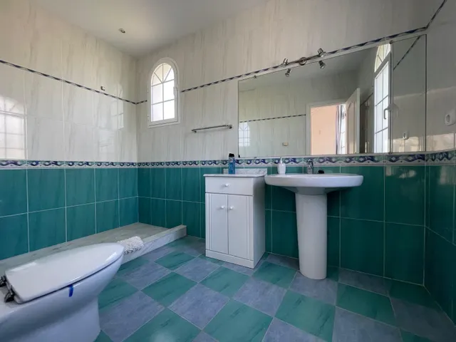 Exclusiva villa en Mijas Golf con vistas a la montaña y piscina privada — 35