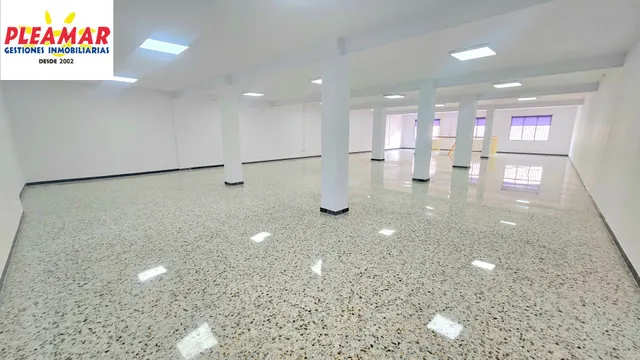 LOCAL COMERCIAL DE DOS PLANTAS DE 500 M2           ZONA CENTRO — 14