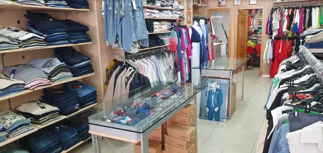 SE VENDE MAGNIFICO LOCAL EN LA PLAZA DE MERCADO DE LA VALL D - foto 3