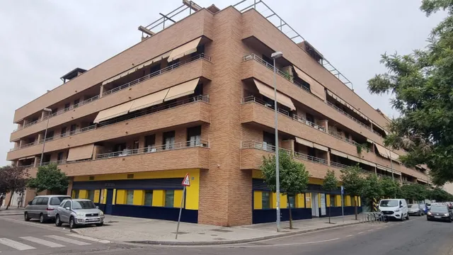 PLAZA DE APARCAMIENTO EN AVENIDA CAÑITO BAZÁN ( TABLERO BAJO ) — 5