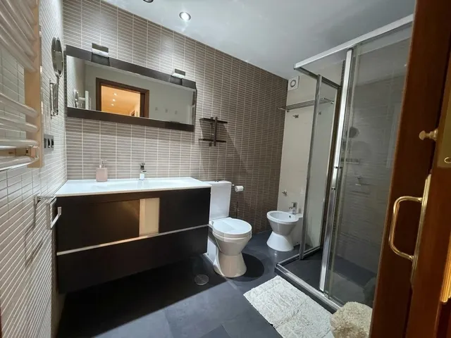SE ALQUILA AMPLIO PISO EXTERIOR CON PISCINA Y GARAJE EN CAMINO REAL DE LOS NEVEROS — 12