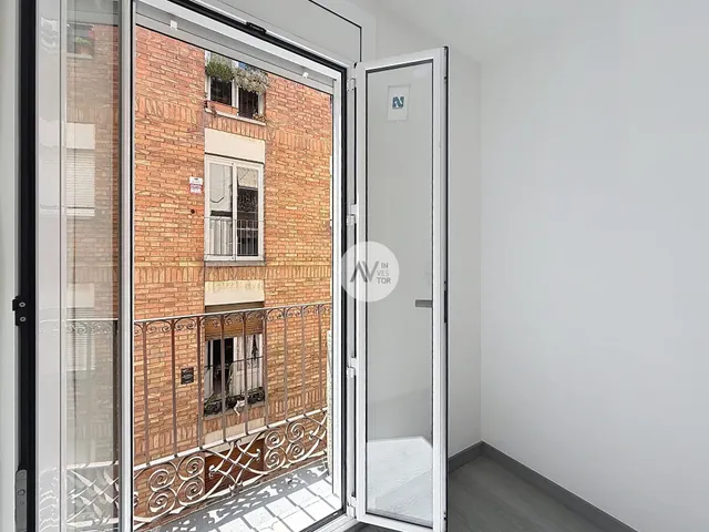 El Raval, reformado, con luz y balcones. Una oportunidad real — 15