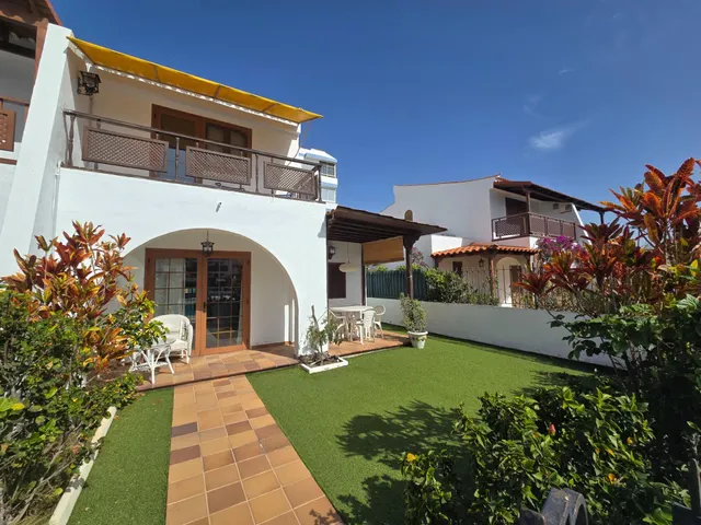 Bungalow de 2 dormitorios con jardín privado y vista a la piscina – Playa del Inglés — 12