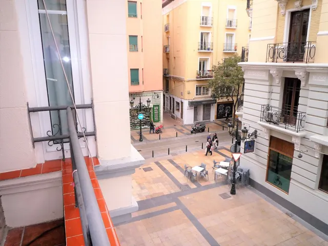 Se Vende Piso de 118 m2, reformado, en Don Jaime esquina Plaza del Pilar — 35