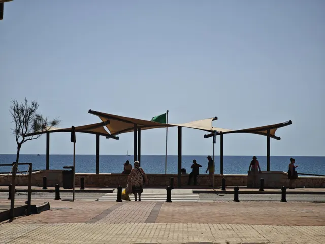Apartamento en Fuengirola de 2 dormitorios, 2 baños junto al mar en doña sofía — 38