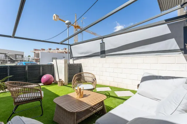 Precioso adosado en gran alacant con piscina comunitaria — 25