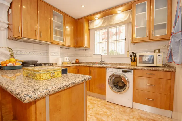 SE ALQUILA CHALET POR LARGO TIEMPO DE 3 DORMITORIOS Y 2 BAÑOS EN VILLA MARTIN (ORIHUELA COSTA) — 6