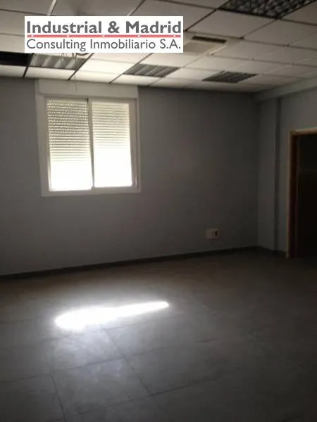 VENTA DE NAVE INDEPENDIENTE EN LOECHES — 15