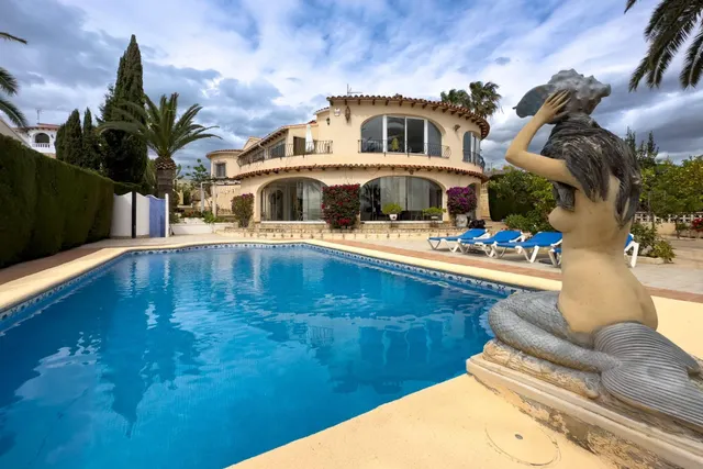 Villa semi reformada en una de las mejores urbanizaciones de - foto 2
