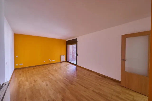 PISO DE 3 HAB CON BALCÓN, PK, Trastero y Piscina Comunitaria — 13