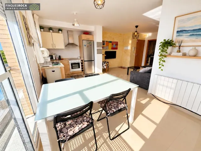 En Urbanizacion Serramar, Apartamento Esquinero, de 2 Dormitorios, Baño Completo, Terraza de 12 m2, Vistas Despejadas — 5