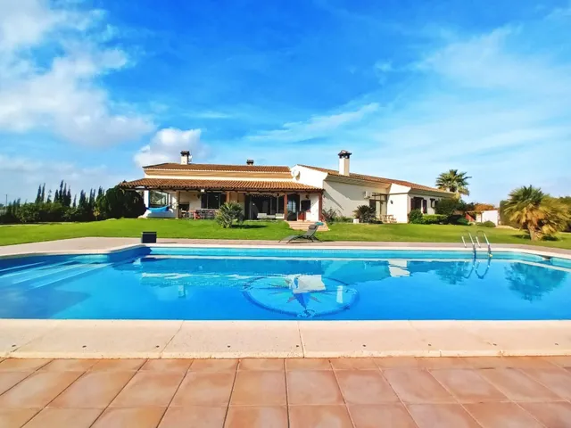 CHALET CON TERRAZA, BARBACOA, JARDÍN Y PISCINA EN PURIAS - L