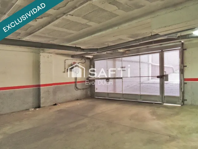 Venta de plaza amplia de parking en Avenida Costa Brava — 9