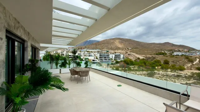 Exclusivo ático dúplex con solárium privado y vistas panorám - foto 4