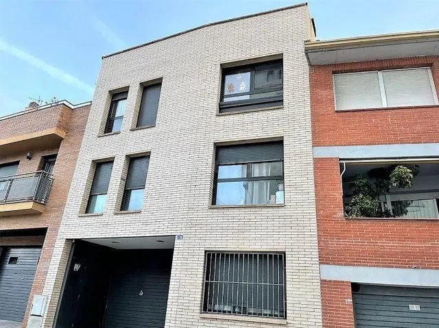 SE VENDE piso OKUPA en C Maura Mercader 10 de Santa Margarid - foto 2