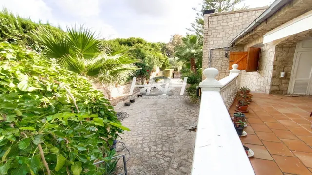 Sensacional villa en urbanización Santa Bárbara. / HH Asesores inmobiliarios. — 14