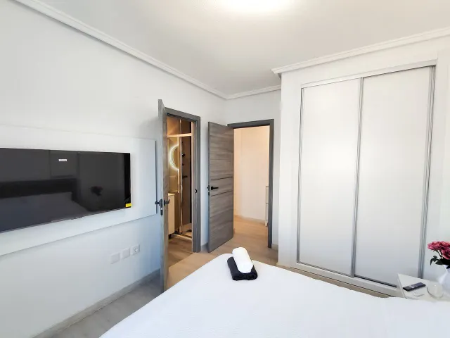 Apartamento de 3 dormitorios y 2 baños en Torrevieja (acequion) — 10