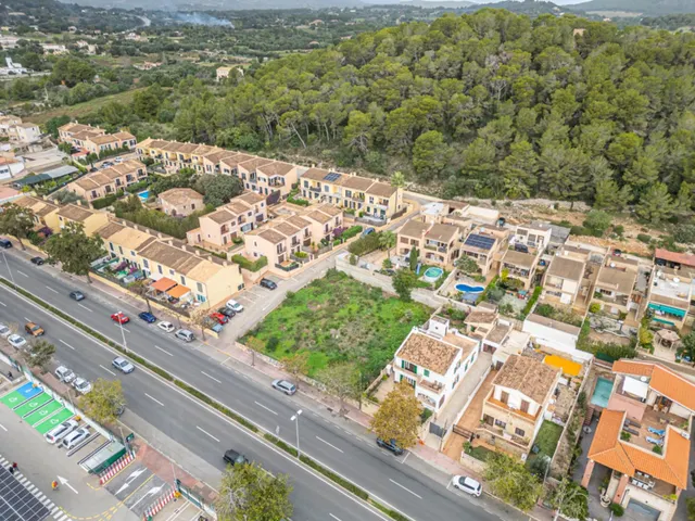 Solar Urbano para construir 6 adosados en Cala Ratjada en Av - foto 3