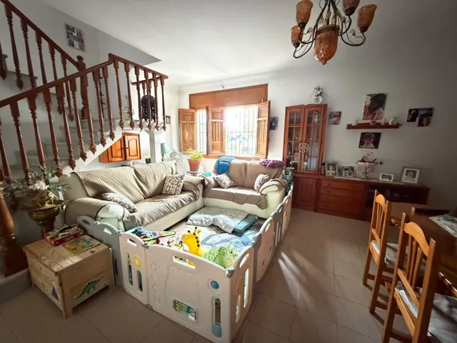 Amplia Casa en Alameda, Andalucía - Ideal para Entrar a Vivir — 8