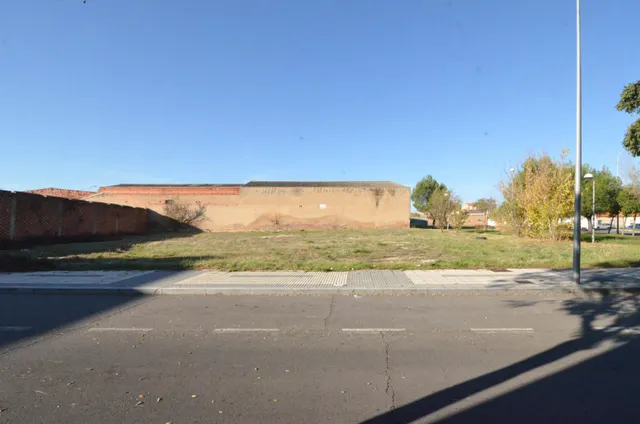 Urbis te ofrece una parcela en venta en zona Puente Ladrillo-Toreses, Salamanca. — 5