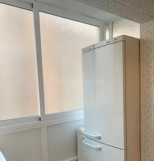 Apartamento con 3 dormitorios en calle Zafiro  11, Alicante — 3