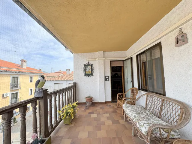 CASA EN LA EMBLEMATICA PLAZA DEL CASTILLO DE CANDELEDA — 37