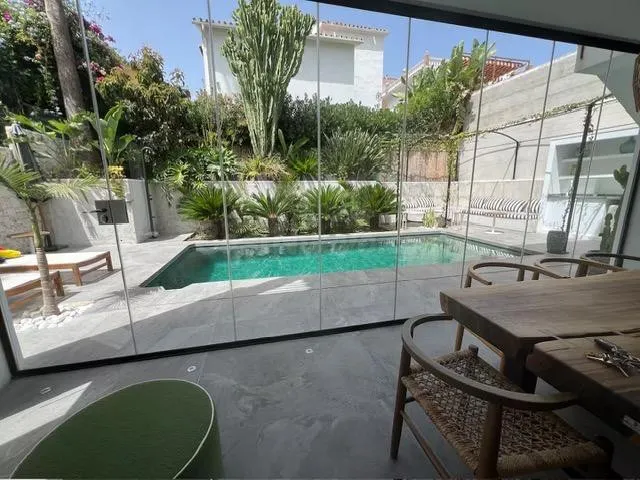 Villa de lujo en Nueva Andalucia con diseño ultramoderno a 5