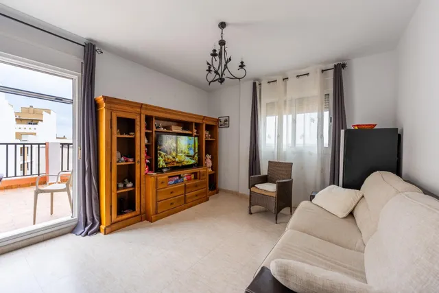 Ático Exclusivo en Roquetas de Mar con Amplia Terraza y Piscina Comunitaria — 43