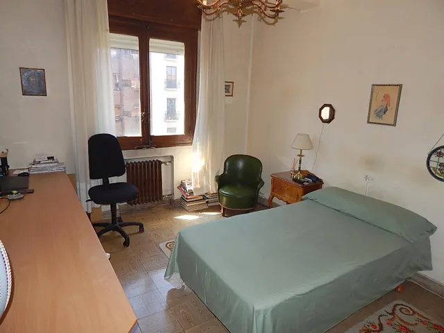 ETXEA Vende piso en el centro de Pamplona, 4 dormitorios, salón cocina, baño y aseo — 18