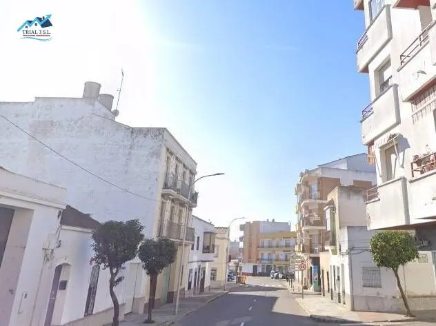 Venta de local en Montijo - Badajoz