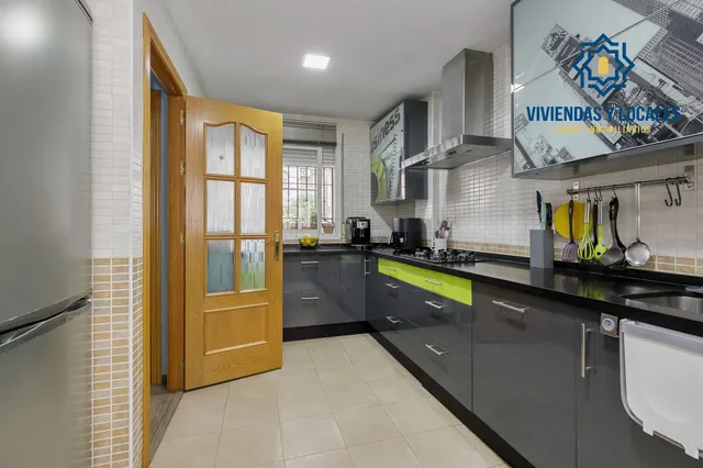 ¡Tu nuevo hogar te espera en Churriana de la Vega! Casa adosada con patio, garaje y futura parada de metro a pocos pasos. — 6