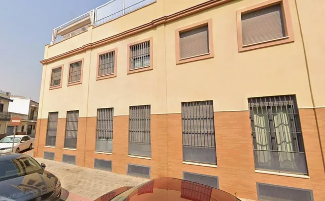 SE VENDE PISO OKUPADO en Calle CUENCA Nº 23 Dos Hermanas (Se - foto 3