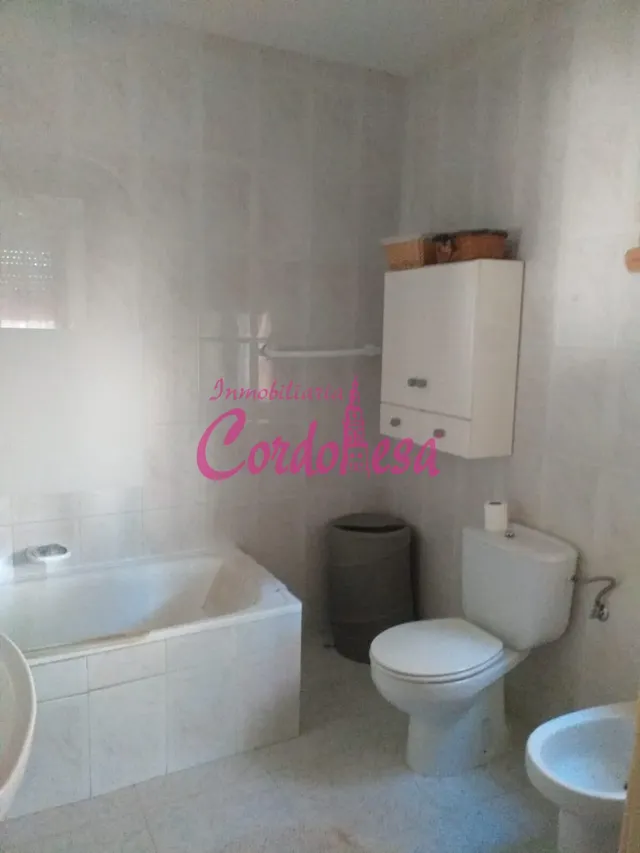 MAGNIFICA CASA HIPOTECABLE EN ZONA CUEVAS BAJAS. — 10