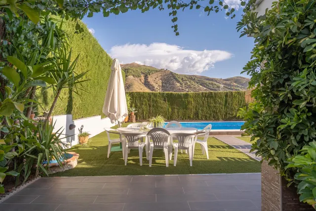 CHALET CON PISCINA Y JARDÍN A SOLO 10 MINUTOS DE GRANADA — 7