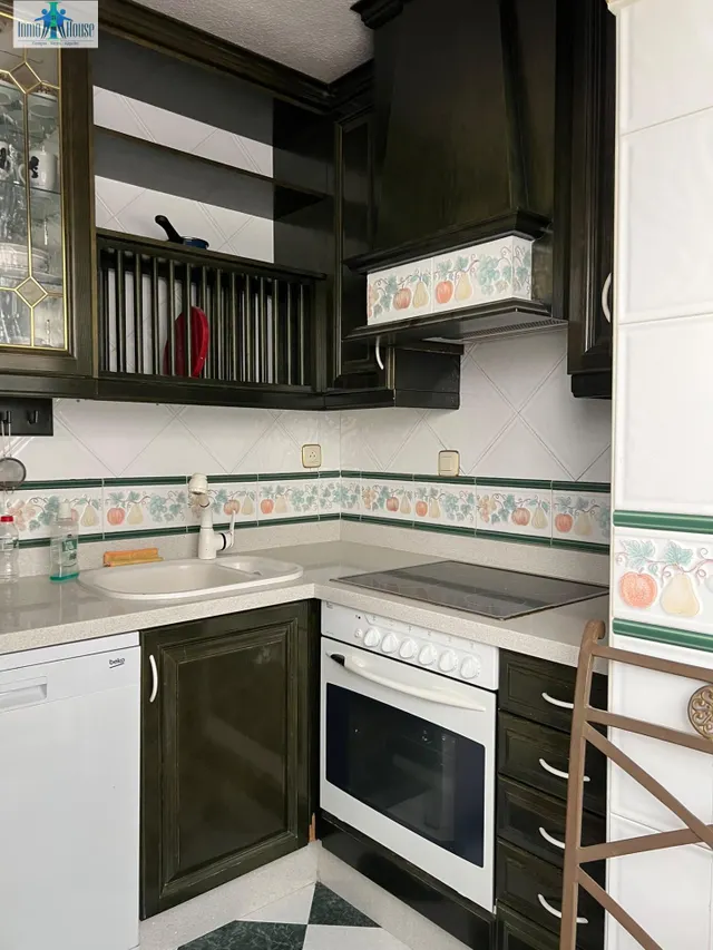 INMOHOUSE VENDE PISO EN ZONA CIRCUNVALACIÓN-CARREFOUR — 28