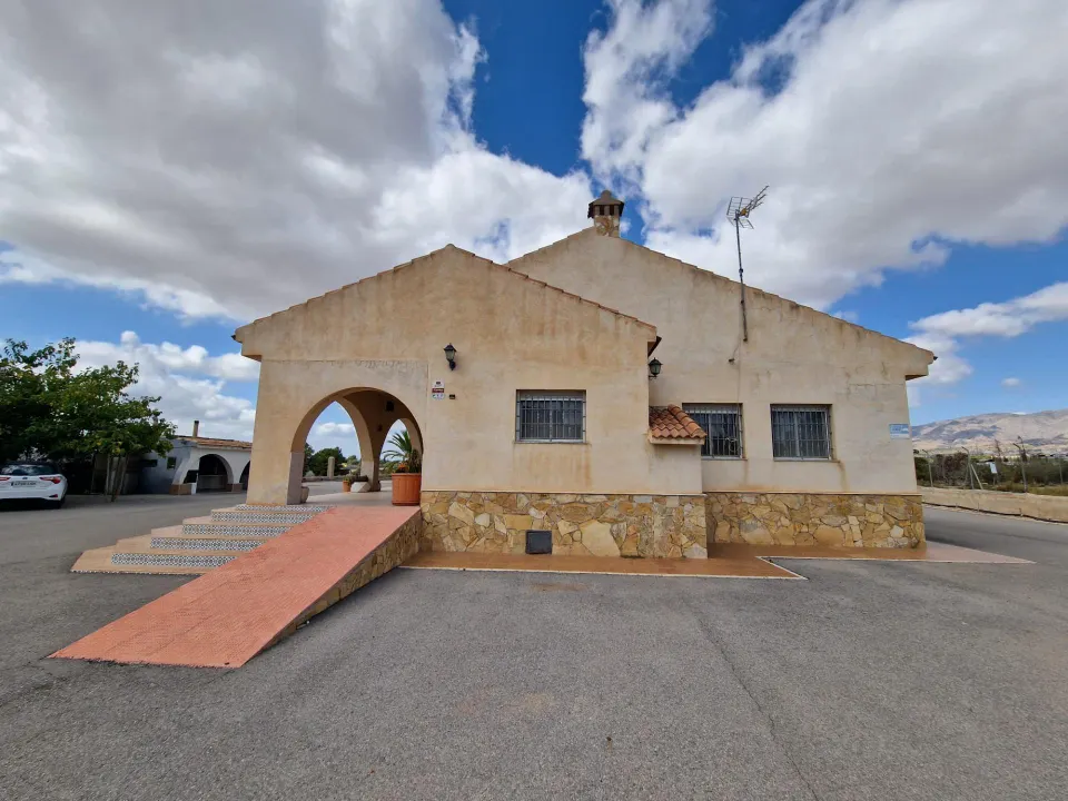 CHALET PARA ENTRAR A VIVIR EN LA ZONA estación DEL AVE